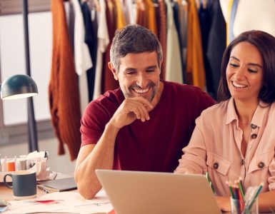 Pessoas Realizando Registro de Marca no INPI